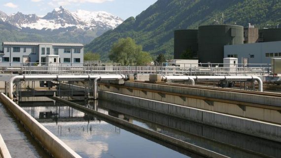 construir una planta de tratamiento de aguas residuales