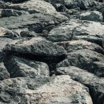 ¿Qué tipos de rocas dificultan la perforación de pozos?