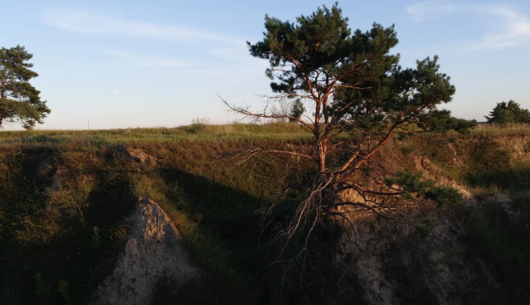 pozo colapsa por deslizamiento de suelo